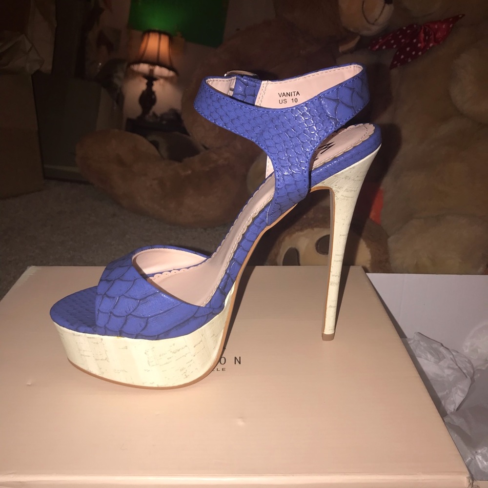 Blue Snake skin pump